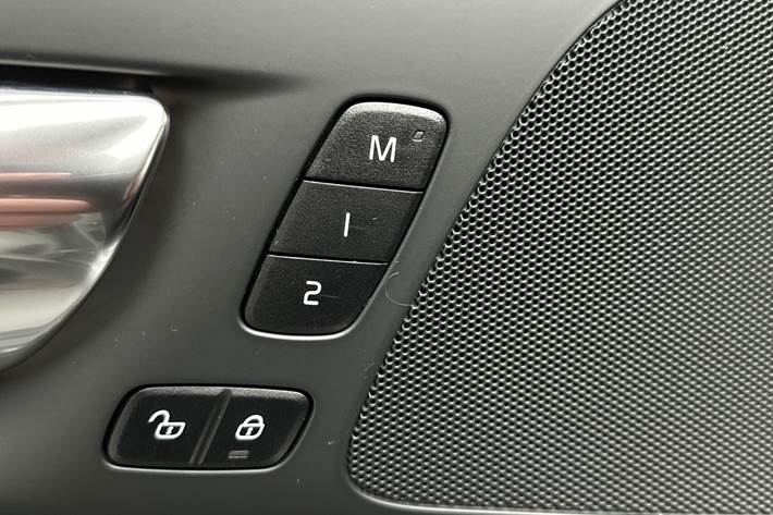 Grå Volvo V60 fra 2021