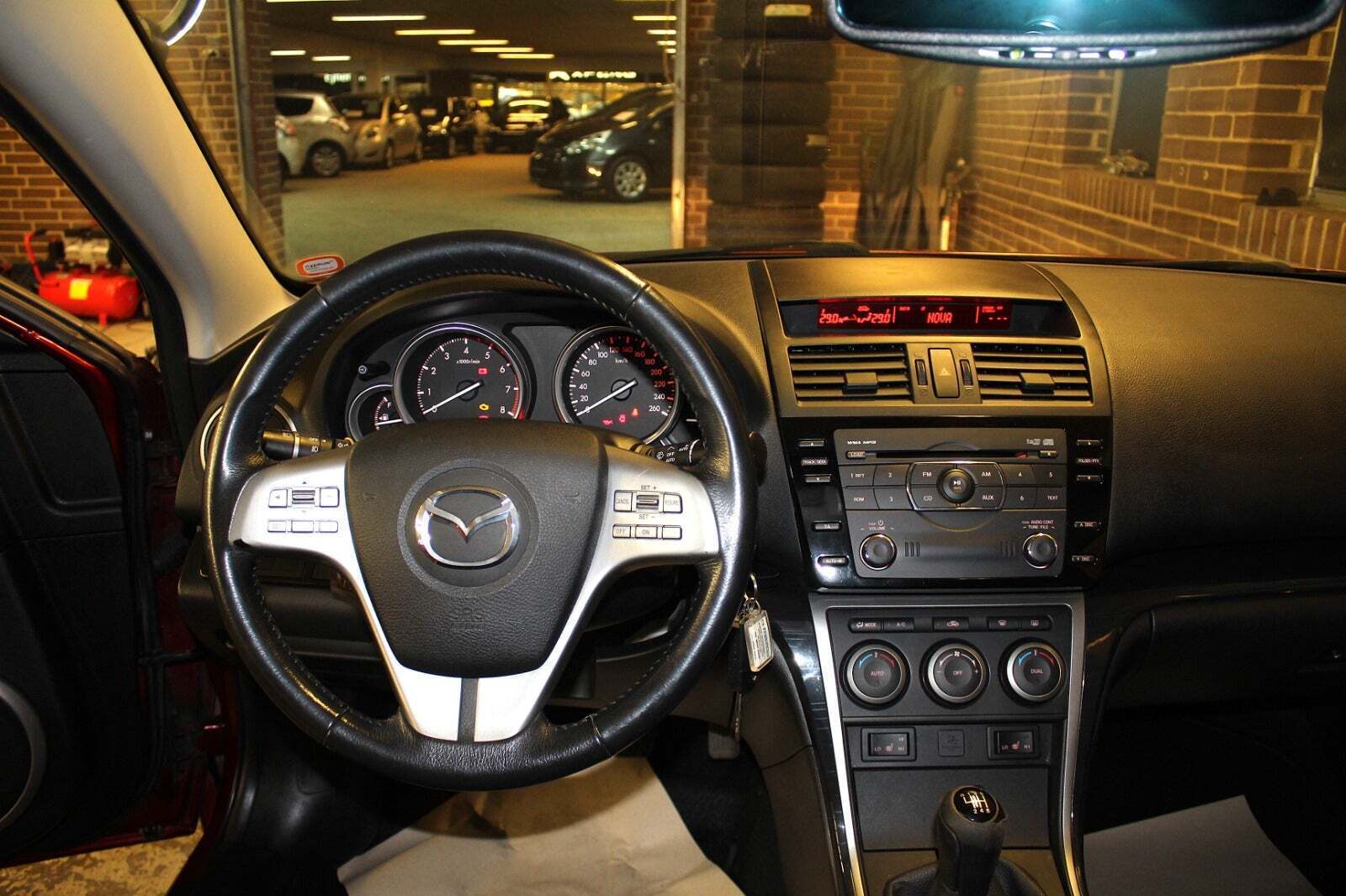 Rød Mazda 6 fra 2008