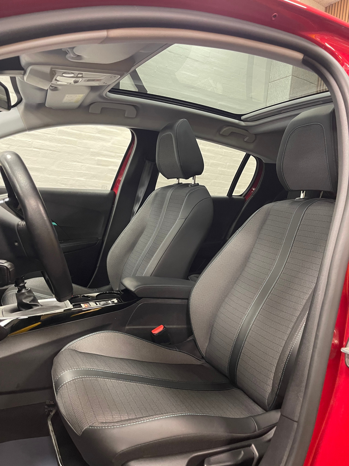 Peugeot 208 1,2 PureTech 100 Allure Sky