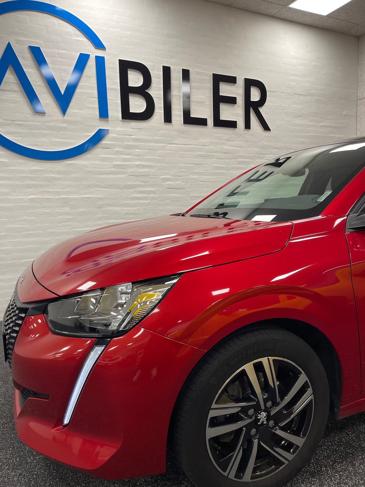 Rød Peugeot 208 fra 2020