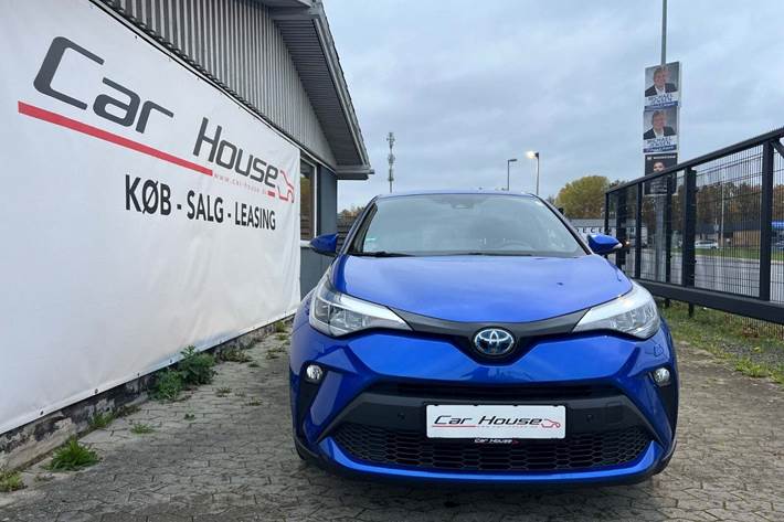 Blå Toyota C-HR fra 2022