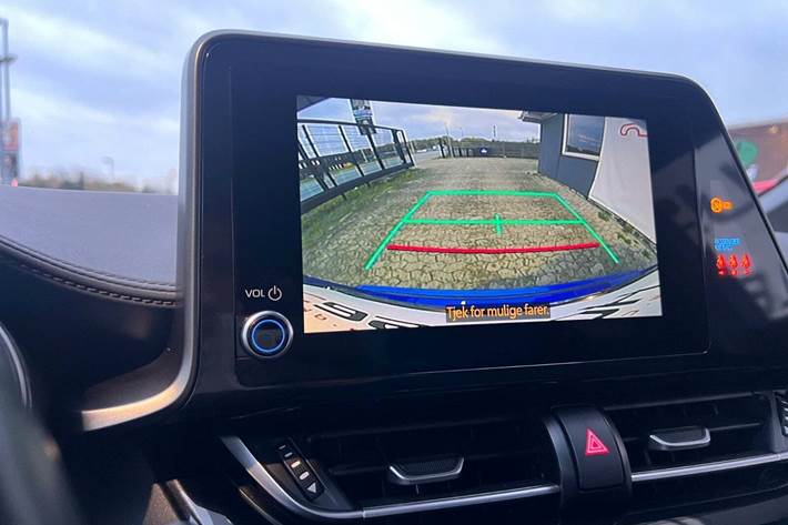 Blå Toyota C-HR fra 2022