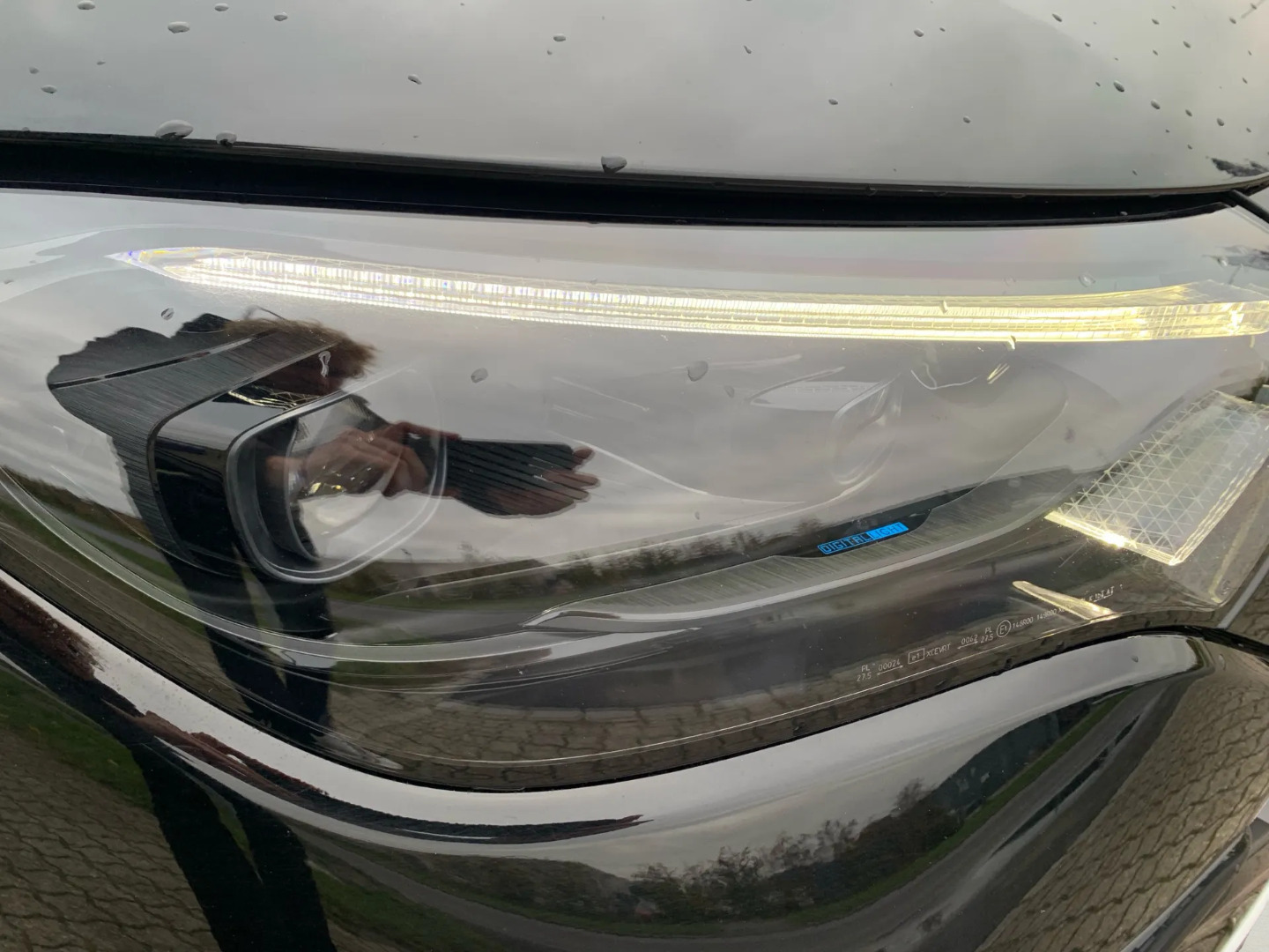 Sort Mercedes EQE350 fra 2022