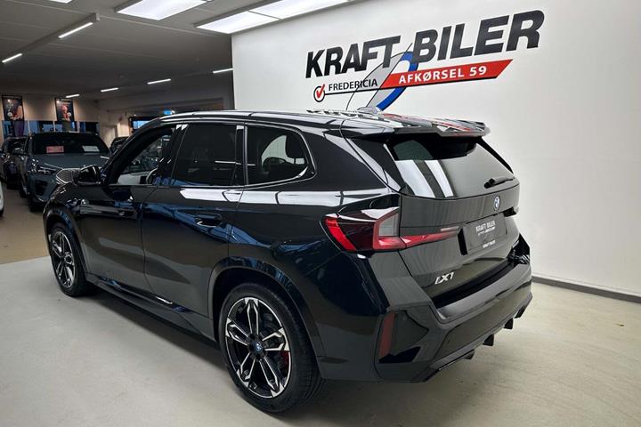Sort BMW iX1 fra 2024