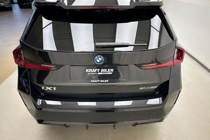 Sort BMW iX1 fra 2024