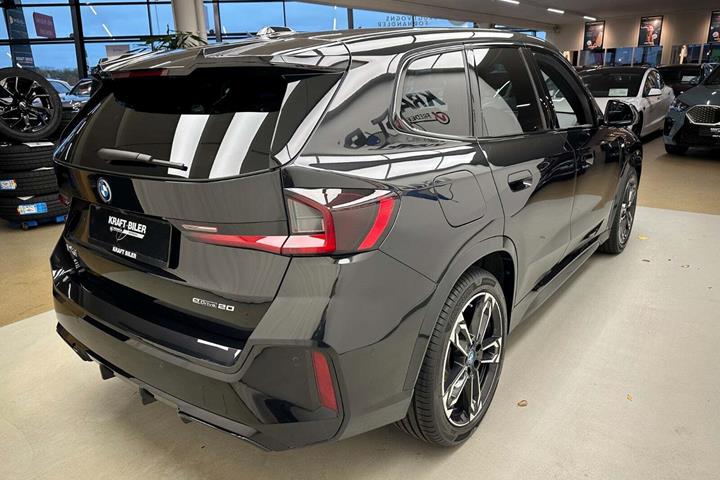 Sort BMW iX1 fra 2024
