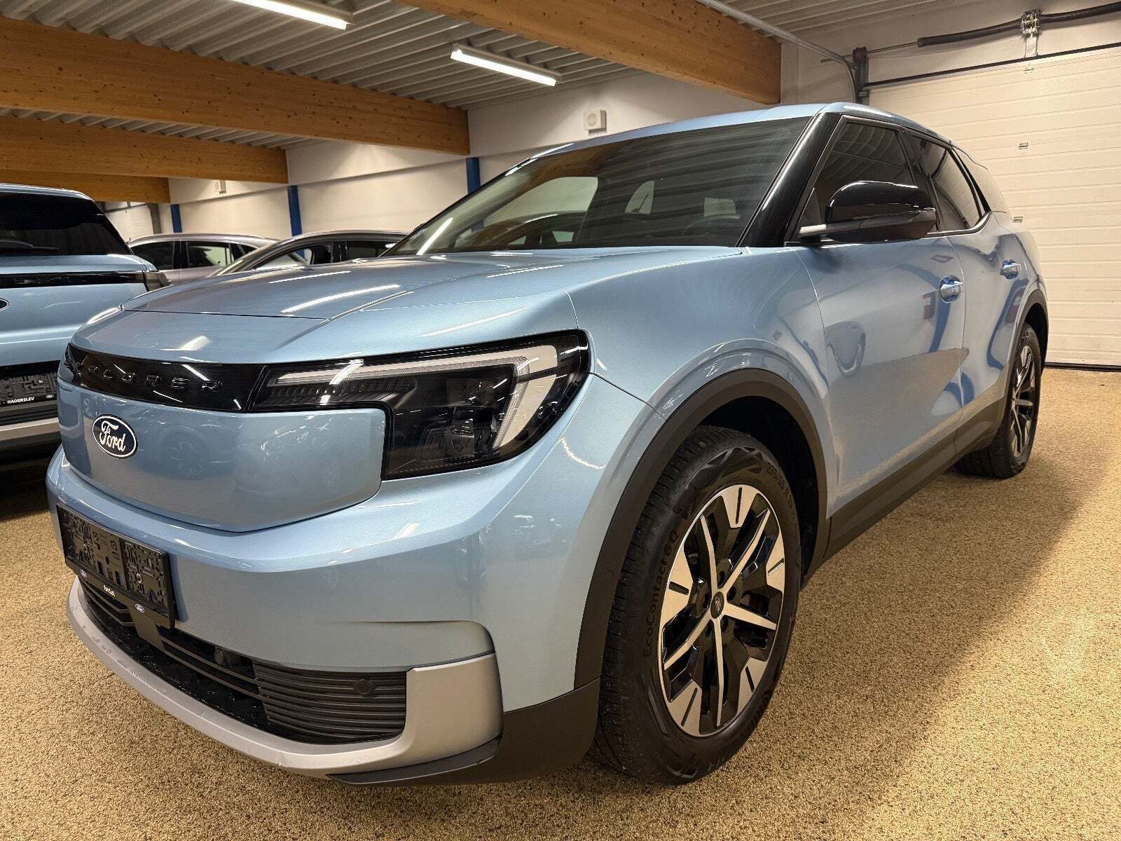 Blå Ford Explorer fra 2024 set udefra