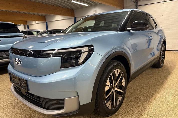 Blå Ford Explorer fra 2024 set udefra