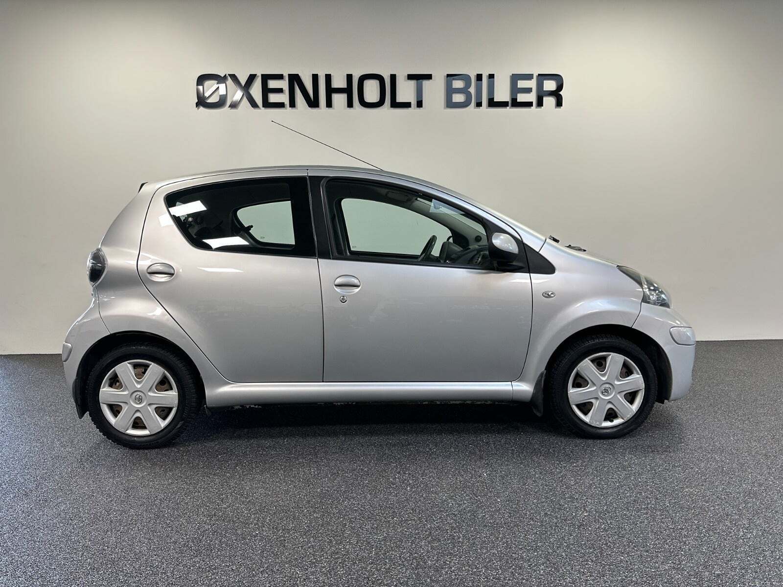 Sølv Toyota Aygo fra 2011