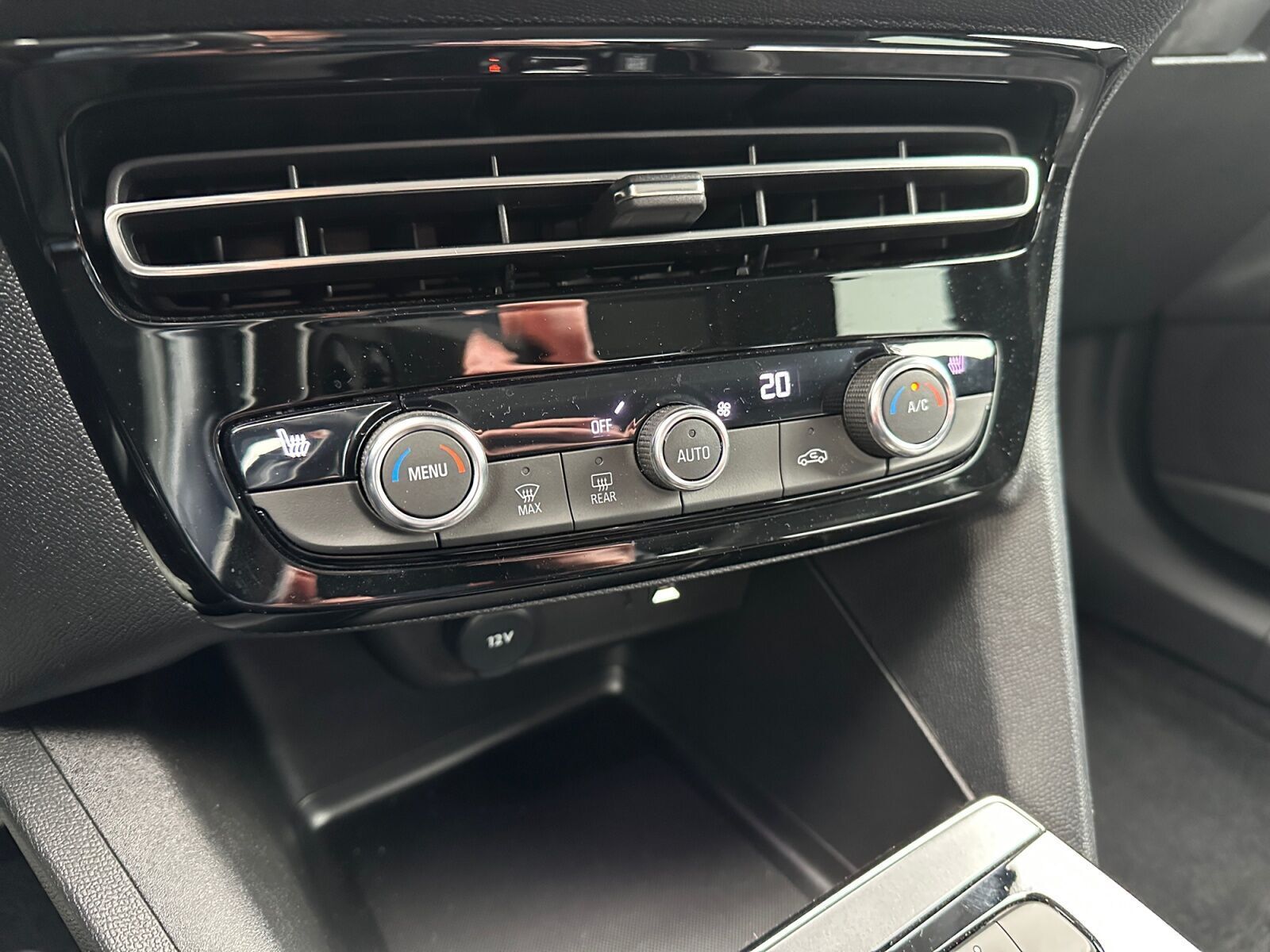 Sort Opel Mokka-e fra 2023