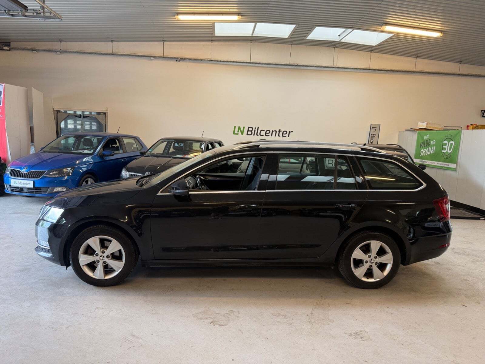 Sort Skoda Octavia fra 2018