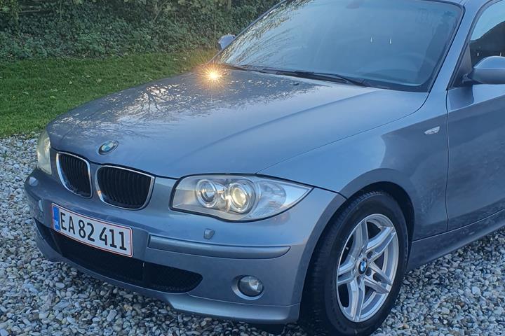 Blå BMW 120d fra 2004