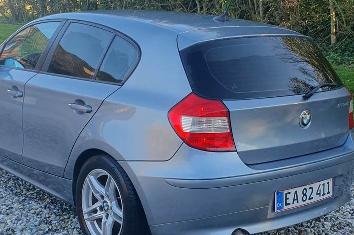 Blå BMW 120d fra 2004