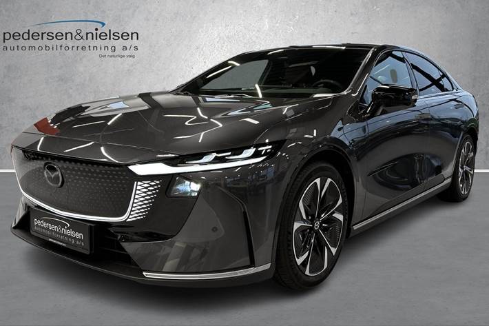 Grå Mazda 6e fra 2025 set udefra