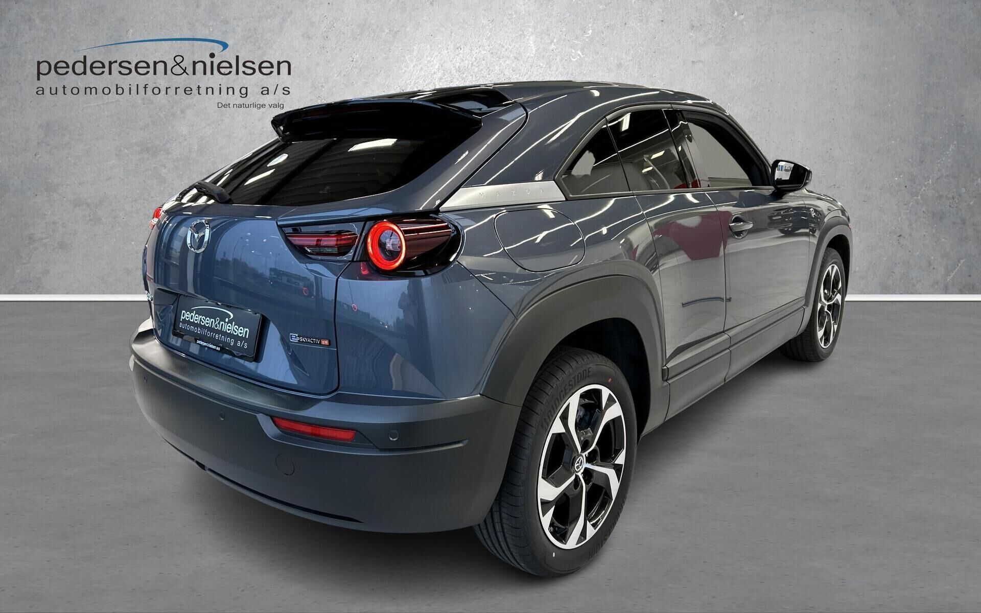 Grå Mazda MX-30 fra 2025