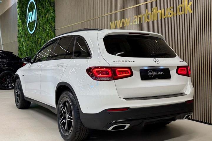 Hvid Mercedes GLC300 de fra 2021