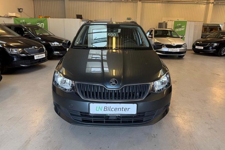 Grå Skoda Fabia fra 2018