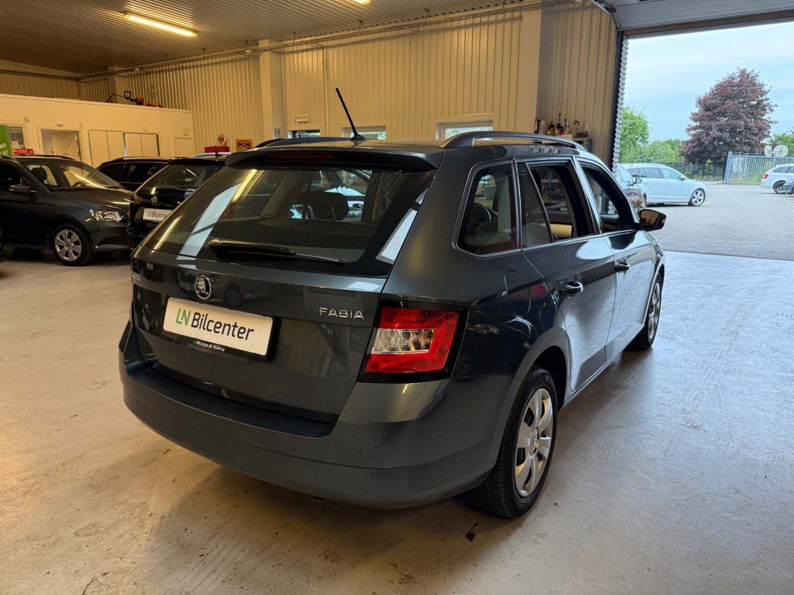 Grå Skoda Fabia fra 2018