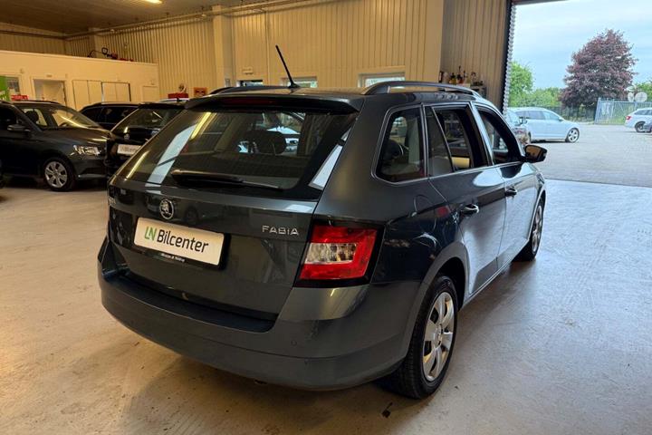 Grå Skoda Fabia fra 2018