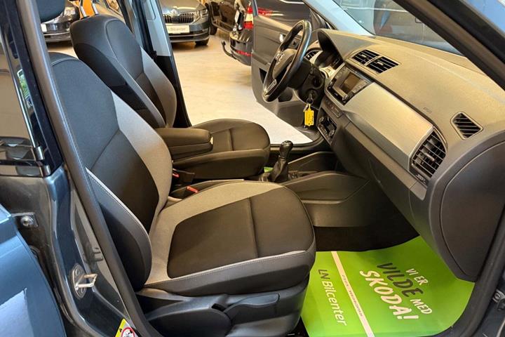 Grå Skoda Fabia fra 2018