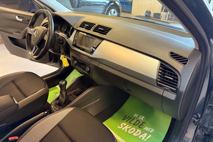 Grå Skoda Fabia fra 2018