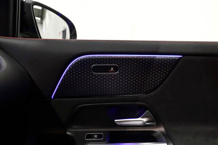 Sort Mercedes EQA250+ fra 2025