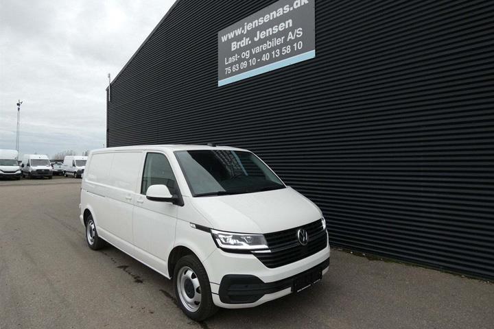 Hvid VW Transporter fra 2021