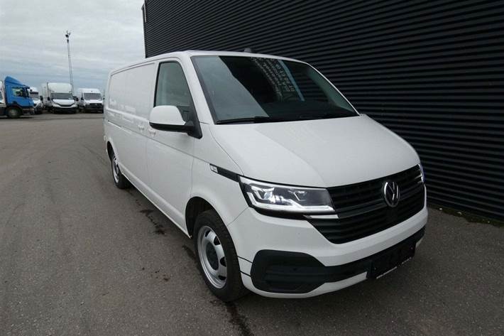Hvid VW Transporter fra 2021