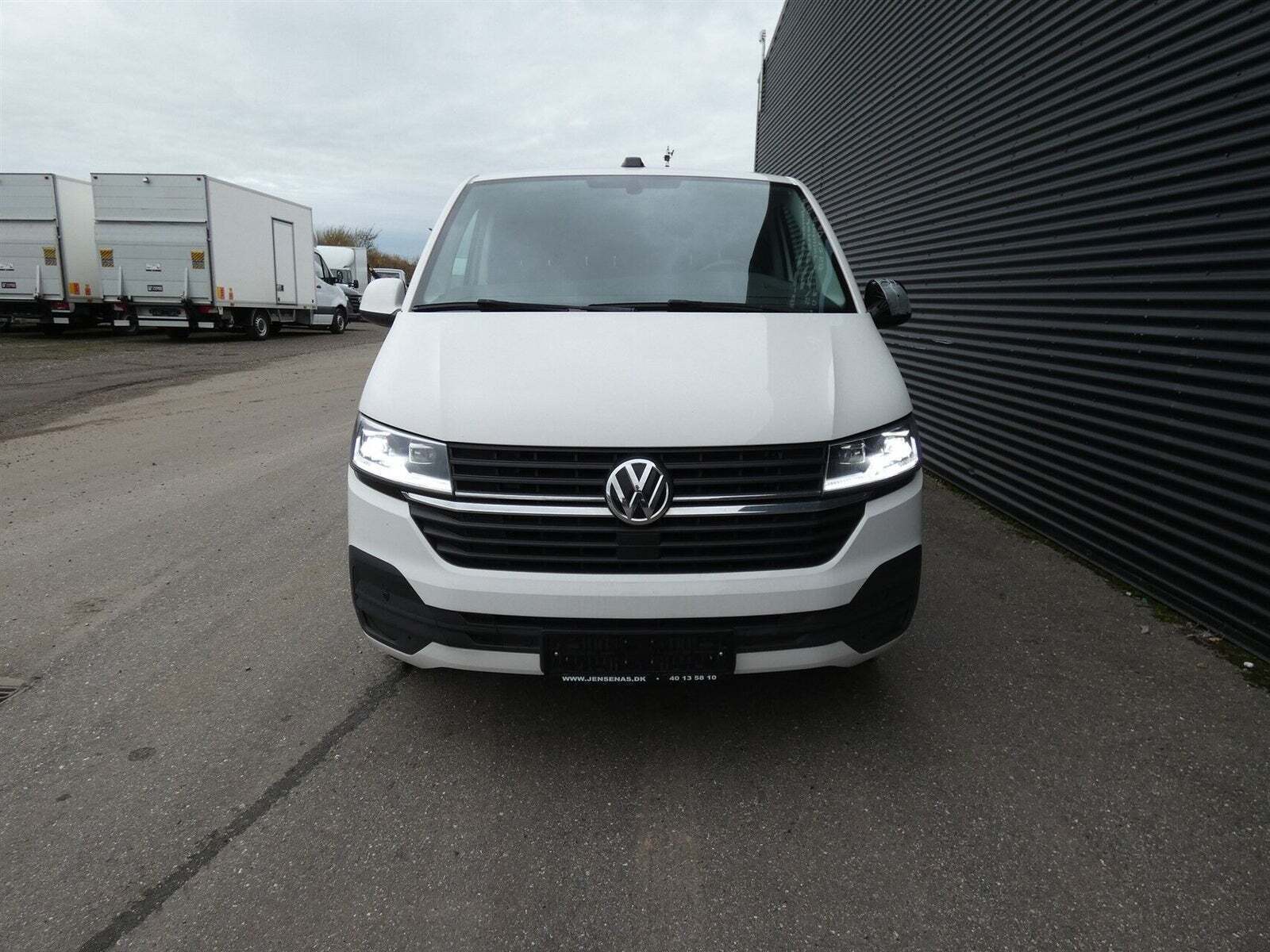 Hvid VW Transporter fra 2021