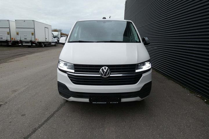 Hvid VW Transporter fra 2021