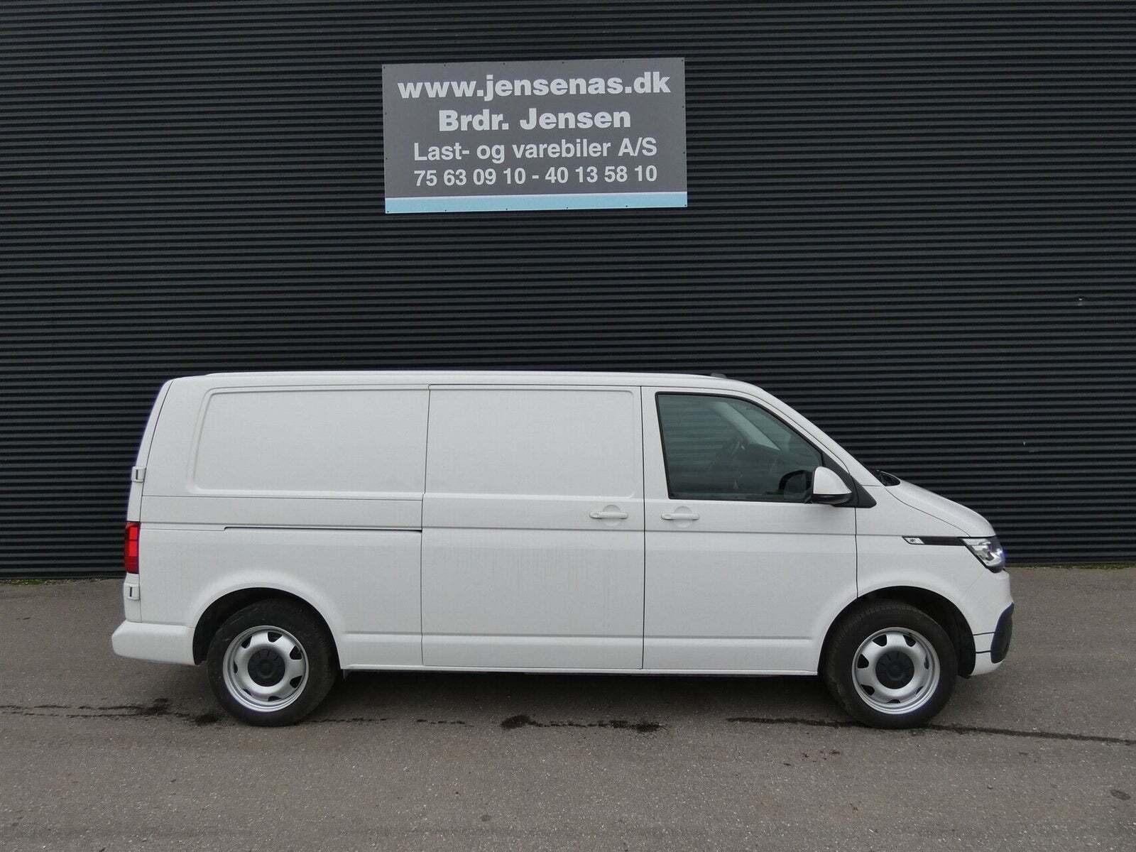 Hvid VW Transporter fra 2021