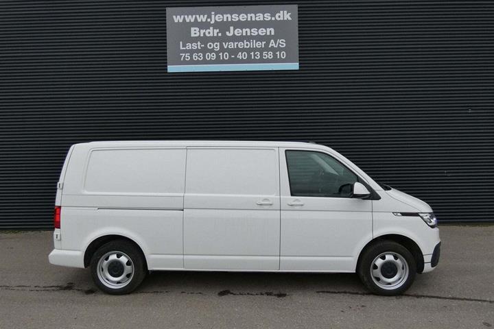 Hvid VW Transporter fra 2021