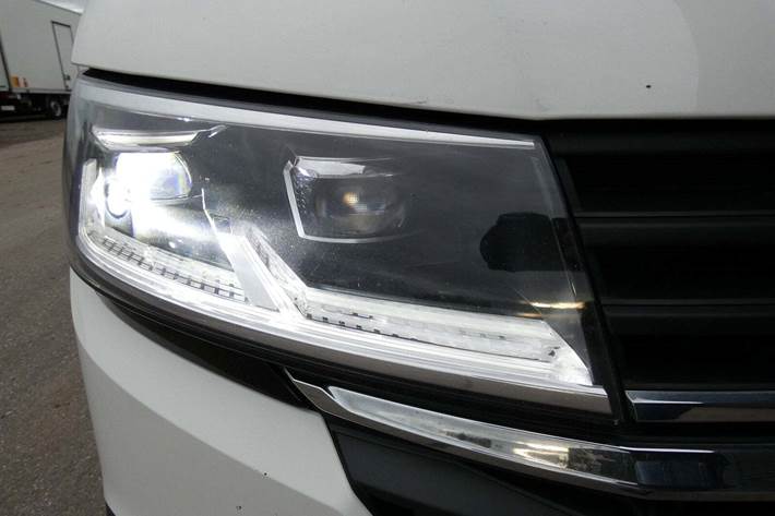 Hvid VW Transporter fra 2021