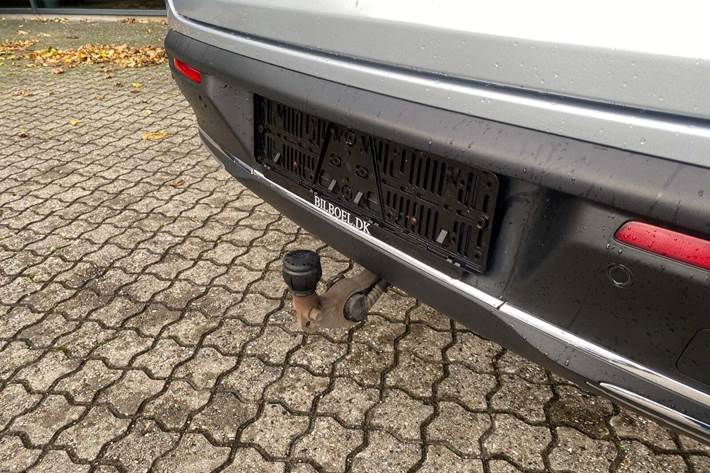 Sølv Mercedes EQC400 fra 2019