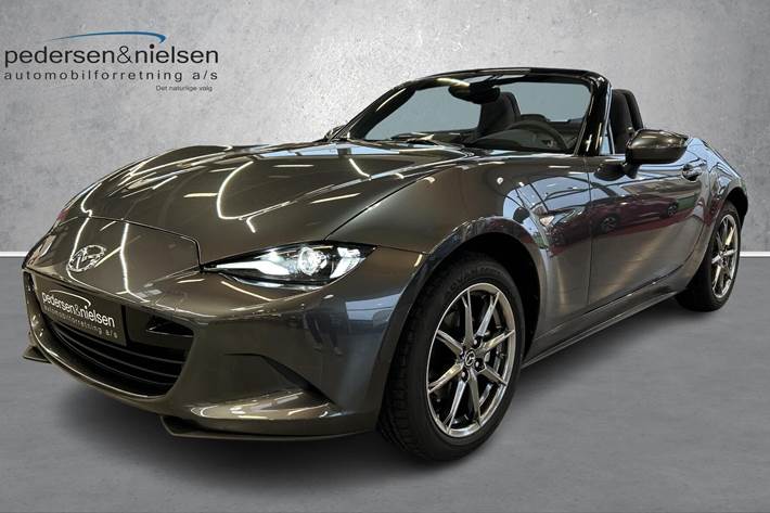 Grå Mazda MX-5 fra 2025 set udefra