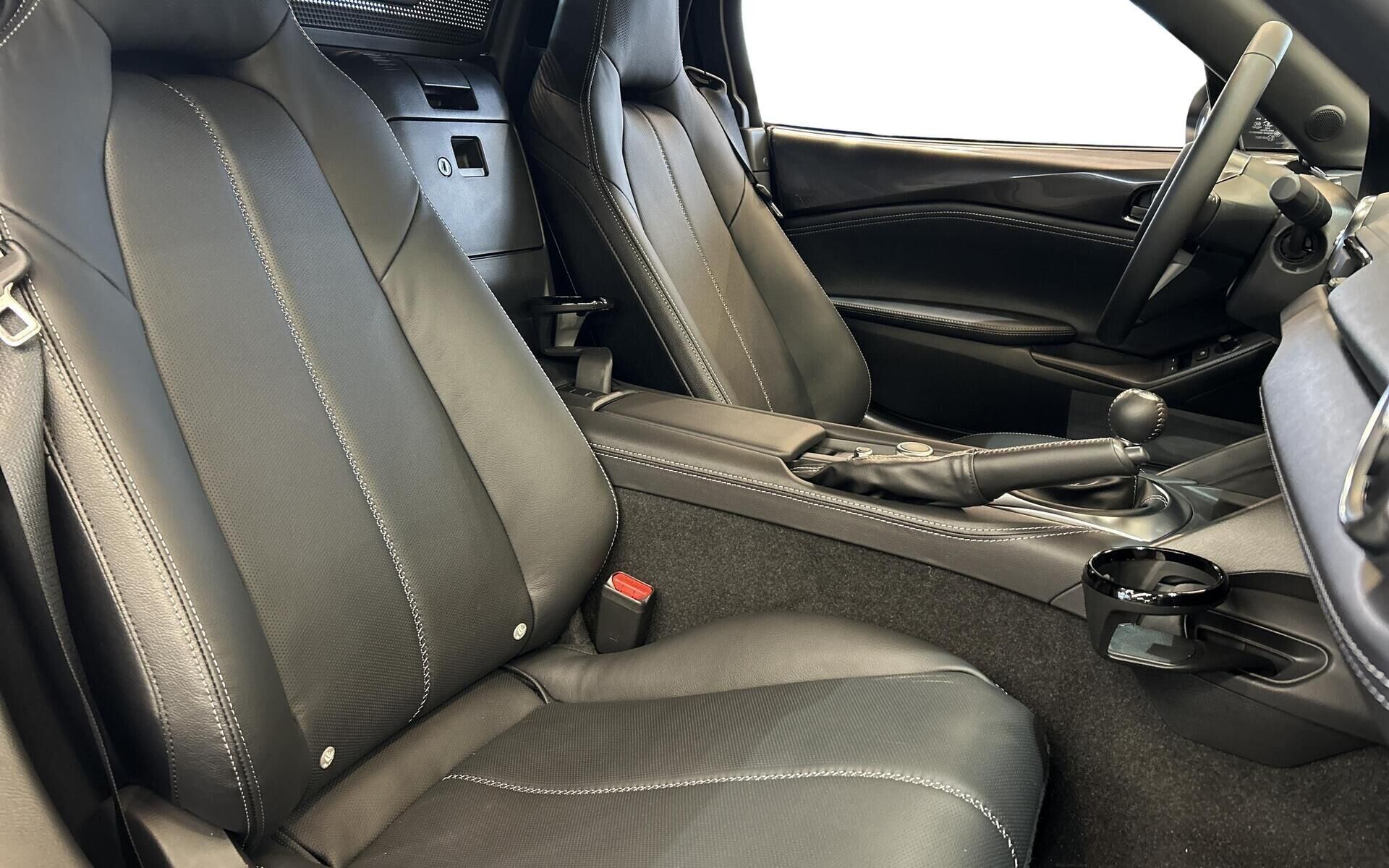 Grå Mazda MX-5 fra 2025