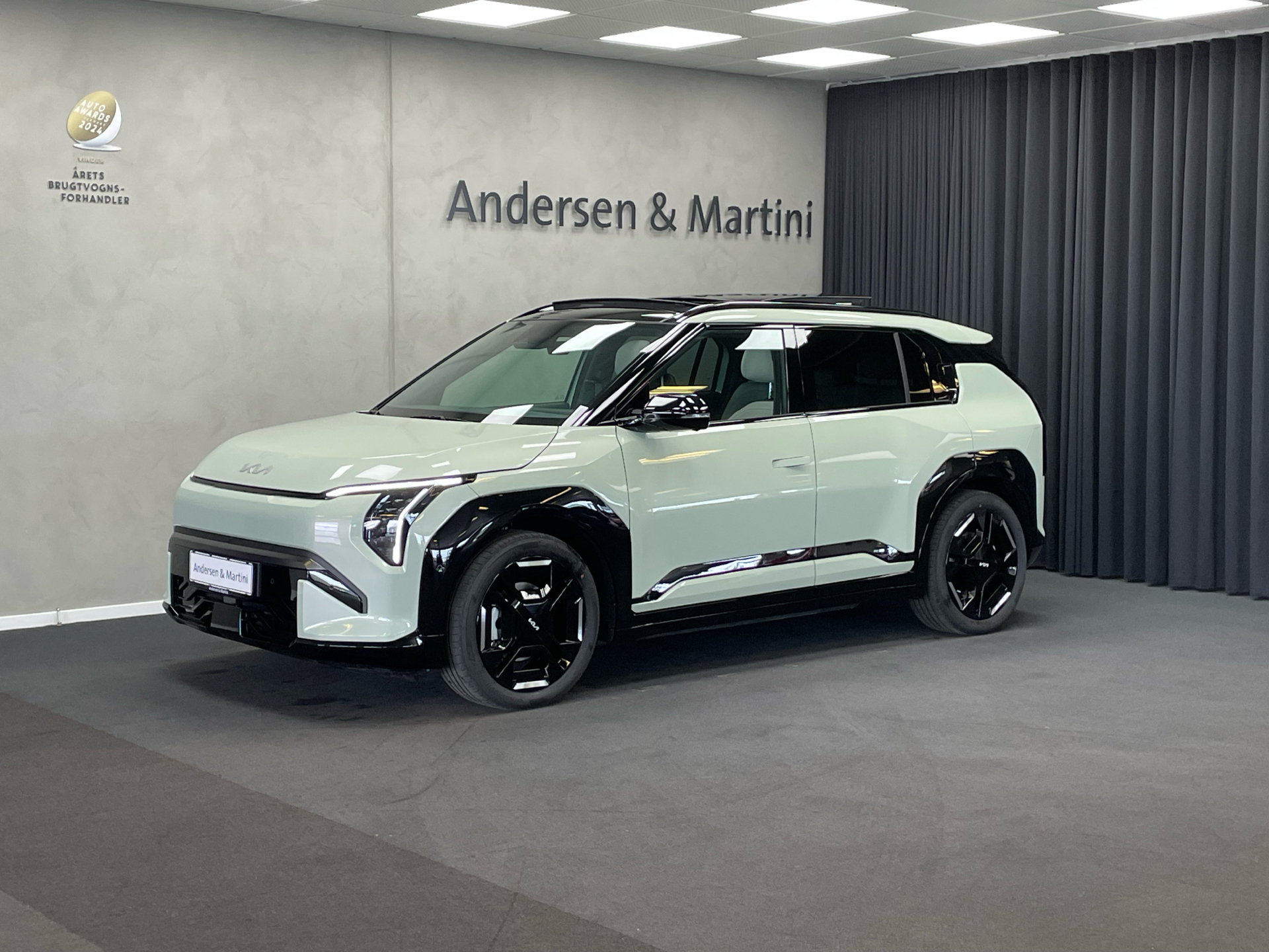 Grøn Kia EV3 fra 2025 set udefra