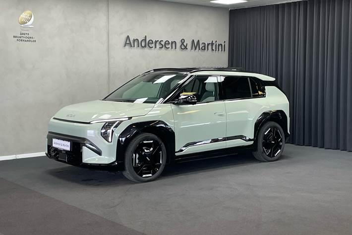 Grøn Kia EV3 fra 2025 set udefra