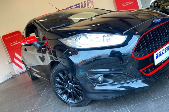 Sort Ford Fiesta fra 2015