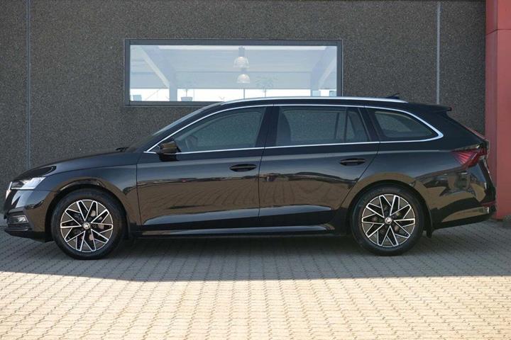 Sort Skoda Octavia fra 2021