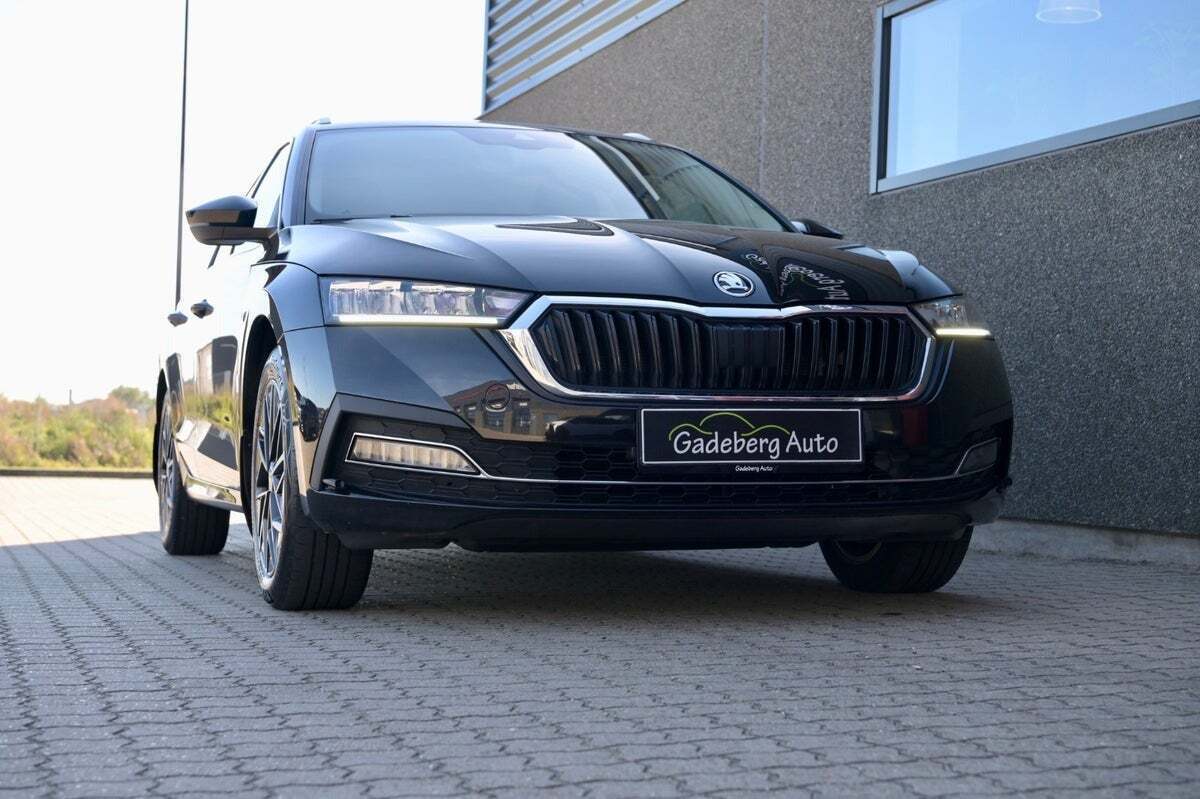 Sort Skoda Octavia fra 2021