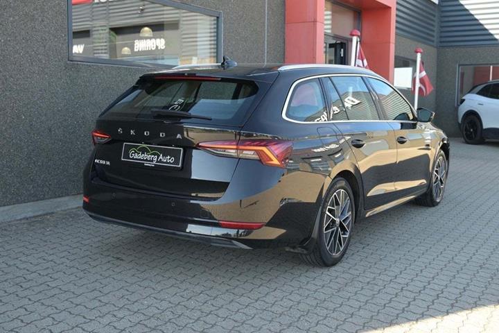 Sort Skoda Octavia fra 2021