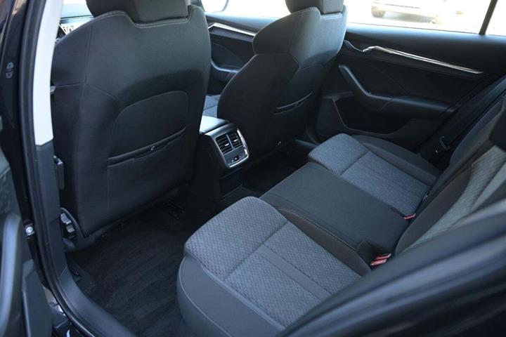 Sort Skoda Octavia fra 2021