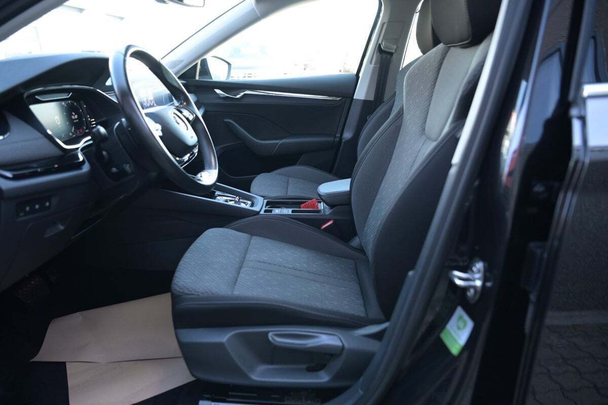 Sort Skoda Octavia fra 2021
