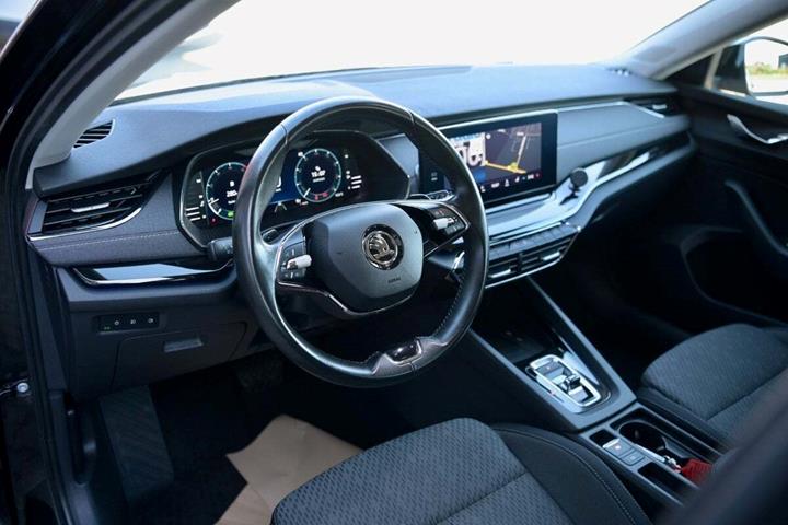 Sort Skoda Octavia fra 2021