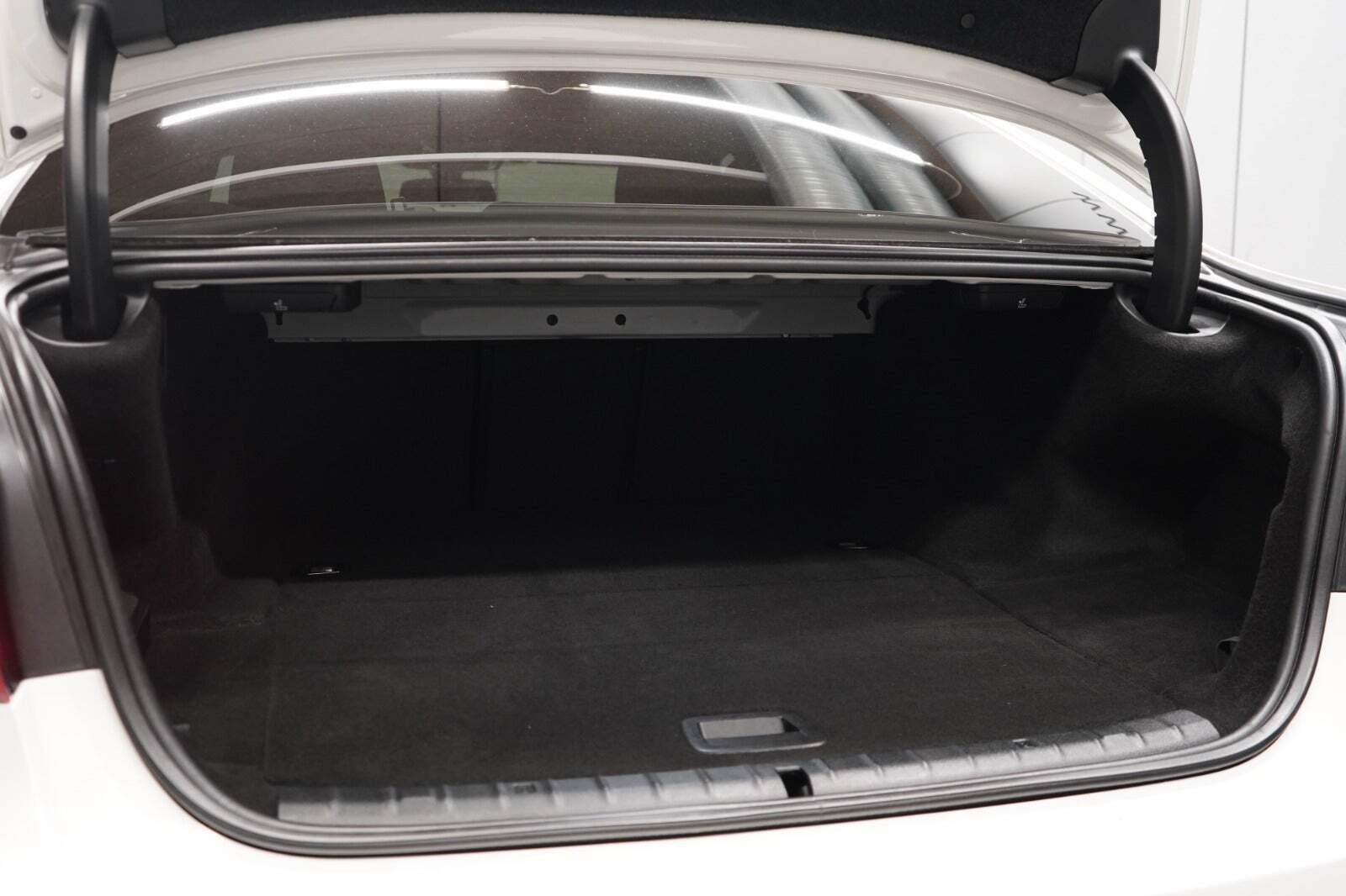 Hvid BMW 530e fra 2019