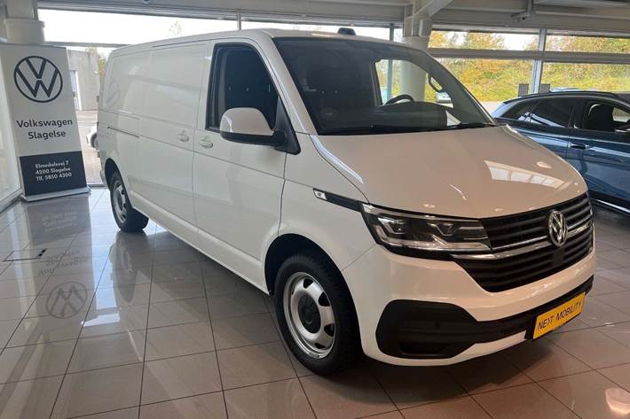 Hvid VW Transporter fra 2024