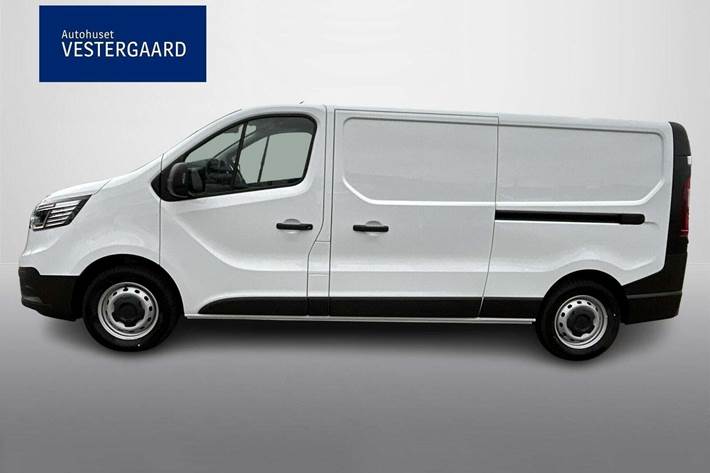 Beige Renault Trafic fra 2025