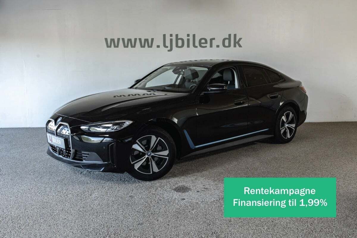 Sort BMW i4 fra 2023 set udefra