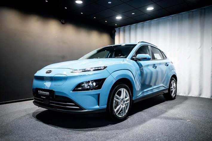 Blå Hyundai Kona fra 2021 set udefra